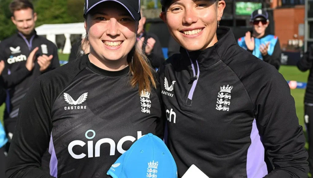 Georgia Davis Pens Three-Year Deal with Glamorgan Georgia Davis Pens Three-Year Deal with Glamorgan